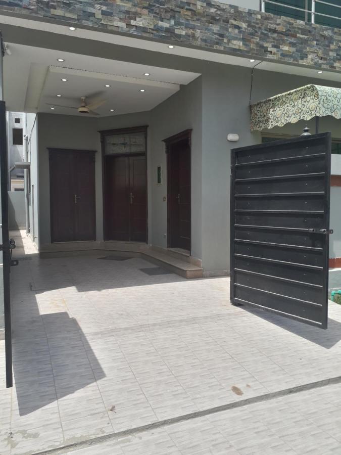 Fully Serviced Holiday Home Near Lahore Ring Road Eksteriør billede