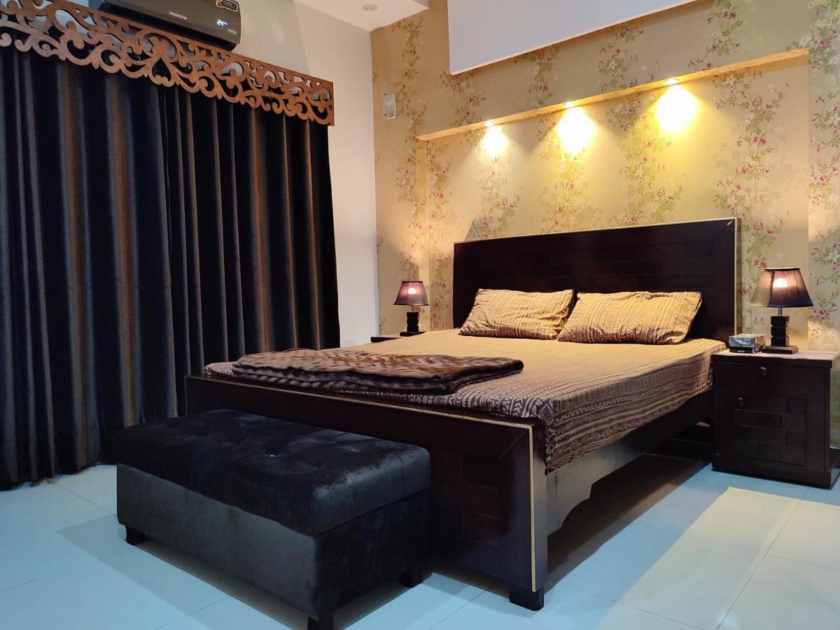 Fully Serviced Holiday Home Near Lahore Ring Road Eksteriør billede