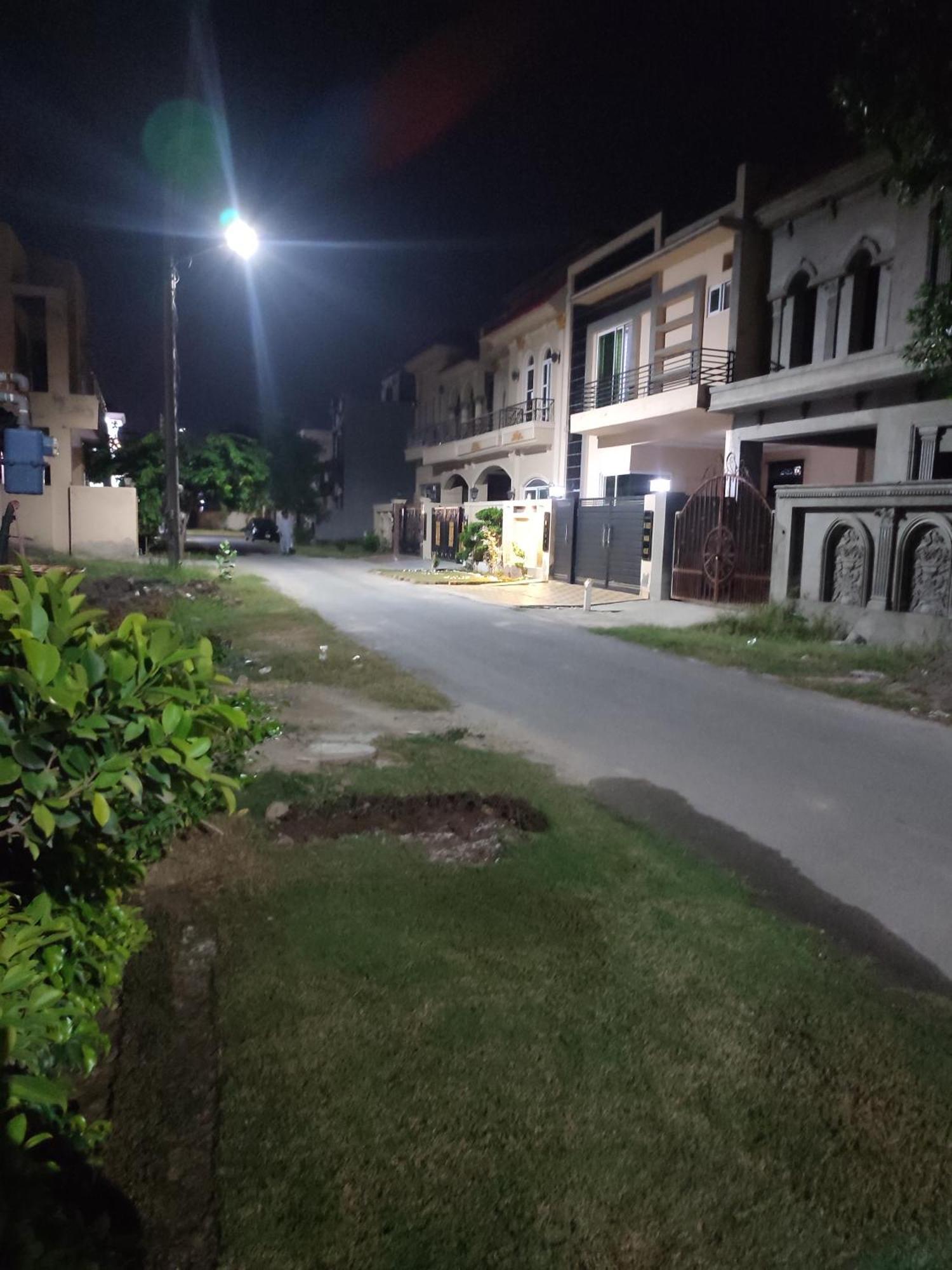 Fully Serviced Holiday Home Near Lahore Ring Road Eksteriør billede